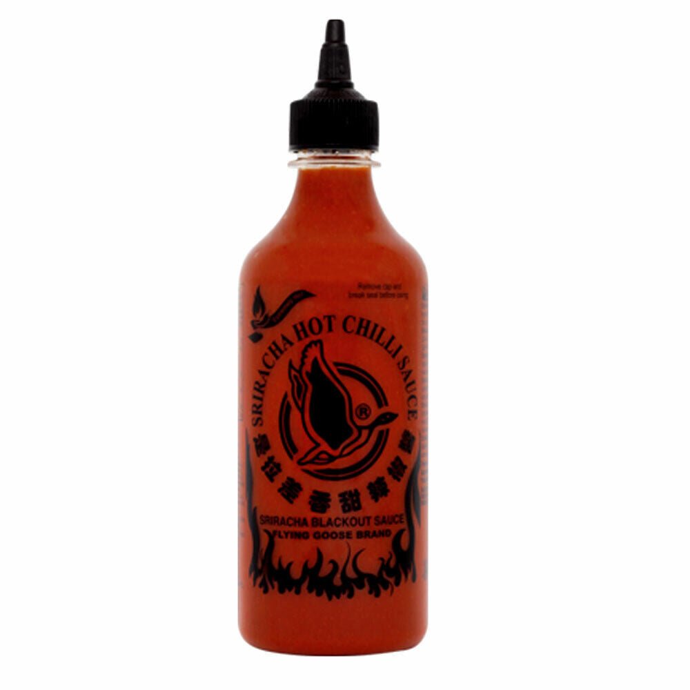 BLACKOUT 455ml mega scharfe Sriracha Chilisauce mit Knoblauch Flying G BLACKOUT 455ml mega scharfe Sriracha Chilisauce mit Knoblauch Flying G